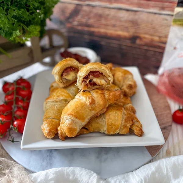 Croissant filled with Shallots