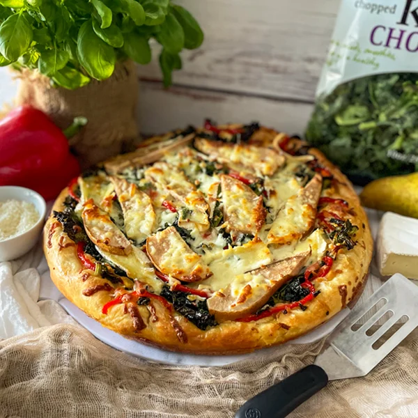 Focaccia au chou frisé, poire et brie