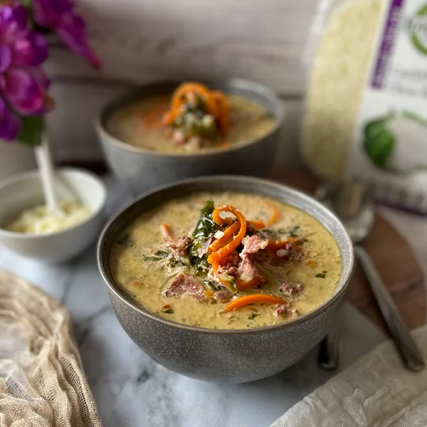 Soupe au chou-fleur, chou frisé et bacon