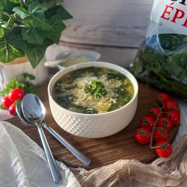 Soupe aux œufs et aux épinards